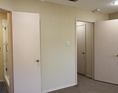 217 Matt Place - Photo Thumbnail 4