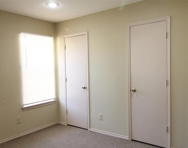 217 Matt Place - Photo Thumbnail 3