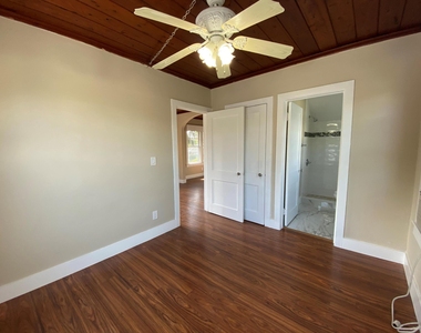 203 Foresteria Drive - Photo Thumbnail 9