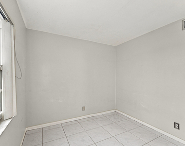 3668 N University Drive - Photo Thumbnail 14