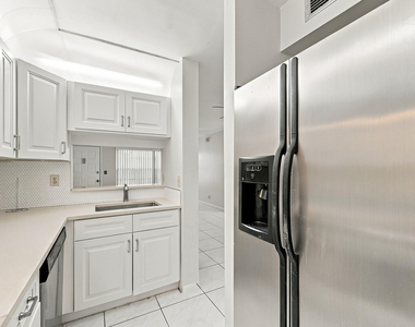 3668 N University Drive - Photo Thumbnail 8