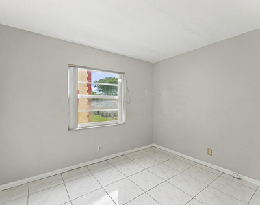 3668 N University Drive - Photo Thumbnail 13
