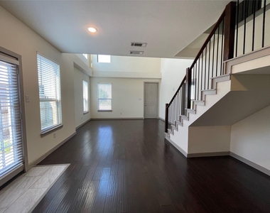3629 Valley Vista Drive - Photo Thumbnail 4