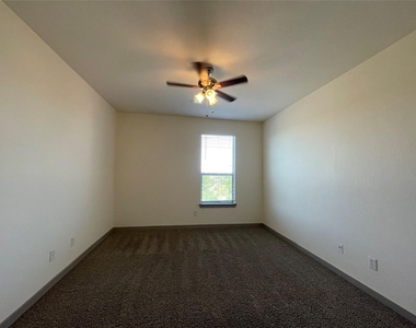 3629 Valley Vista Drive - Photo Thumbnail 10