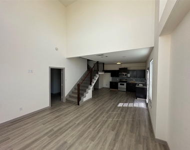 3629 Valley Vista Drive - Photo Thumbnail 2