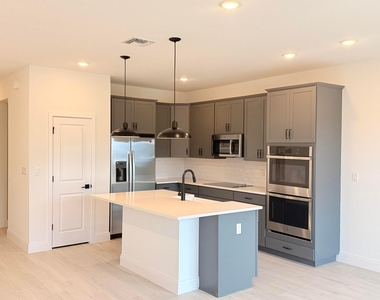 121 Se Birch Terrace - Photo Thumbnail 4