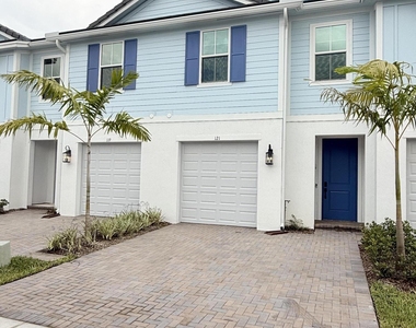 121 Se Birch Terrace - Photo Thumbnail 1