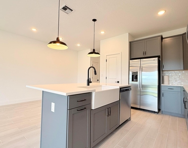 121 Se Birch Terrace - Photo Thumbnail 6
