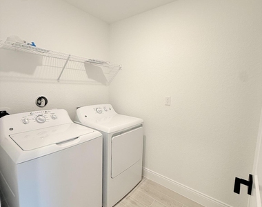121 Se Birch Terrace - Photo Thumbnail 12