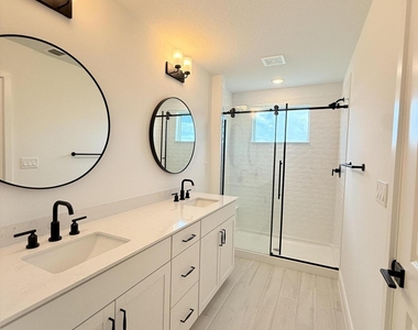 121 Se Birch Terrace - Photo Thumbnail 14