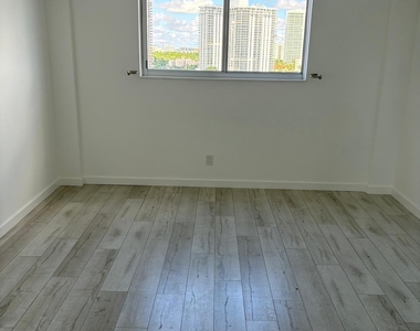 19370 Collins Avenue - Photo Thumbnail 5