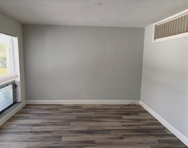 2738 Ne 32nd Street - Photo Thumbnail 2