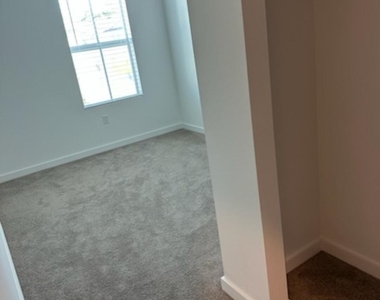 708 Ne Hawks Ridge Way - Photo Thumbnail 3