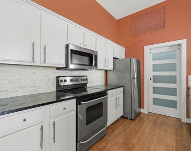 2502 Live Oak Street - Photo Thumbnail 12