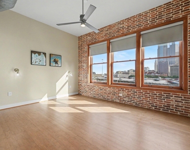 2502 Live Oak Street - Photo Thumbnail 18
