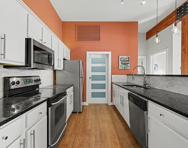 2502 Live Oak Street - Photo Thumbnail 10