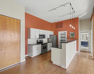 2502 Live Oak Street - Photo Thumbnail 2