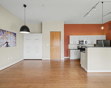 2502 Live Oak Street - Photo Thumbnail 4