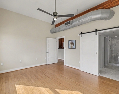 2502 Live Oak Street - Photo Thumbnail 21