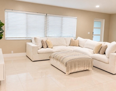 1811 N Hiatus Road - Photo Thumbnail 9