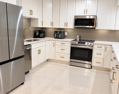 1811 N Hiatus Road - Photo Thumbnail 5