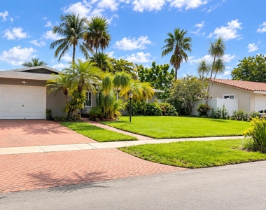 1811 N Hiatus Road - Photo Thumbnail 1