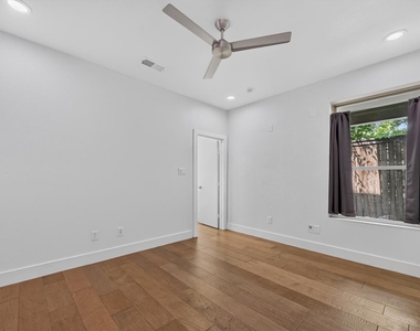 4413 Roseland Avenue - Photo Thumbnail 11