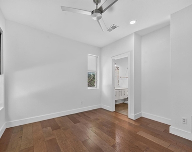 4413 Roseland Avenue - Photo Thumbnail 13