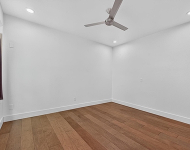4413 Roseland Avenue - Photo Thumbnail 9