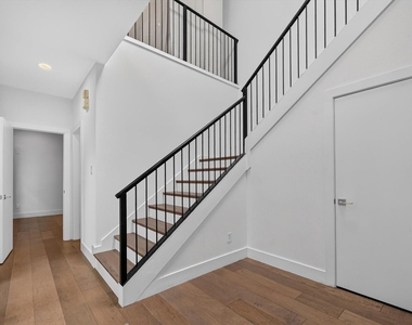 4413 Roseland Avenue - Photo Thumbnail 3