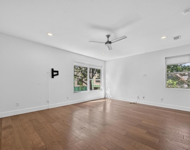4413 Roseland Avenue - Photo Thumbnail 14
