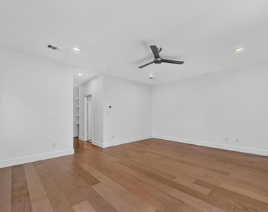 4413 Roseland Avenue - Photo Thumbnail 15