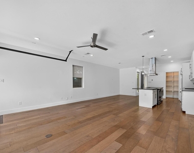 4413 Roseland Avenue - Photo Thumbnail 8
