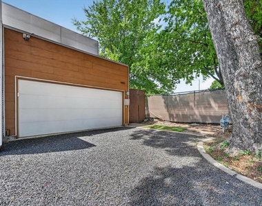 4413 Roseland Avenue - Photo Thumbnail 2
