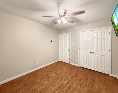 2403 Stutz Drive - Photo Thumbnail 34