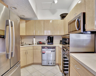 1021 Hillsboro Mile - Photo Thumbnail 38