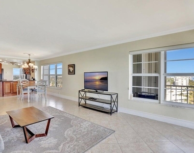 1021 Hillsboro Mile - Photo Thumbnail 16