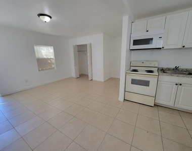 1853 Nw 5th Street - Photo Thumbnail 5