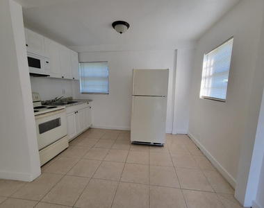 1853 Nw 5th Street - Photo Thumbnail 6