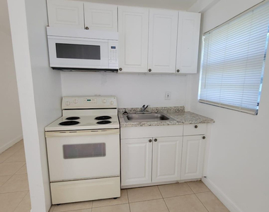 1853 Nw 5th Street - Photo Thumbnail 2