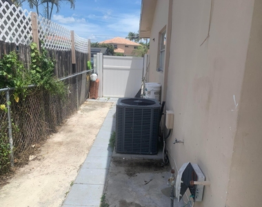 9640 Sw 1st Place - Photo Thumbnail 11