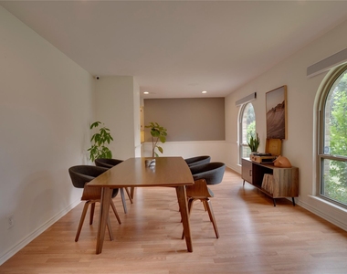 8515 Londonderry Lane - Photo Thumbnail 4