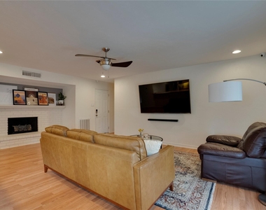 8515 Londonderry Lane - Photo Thumbnail 12