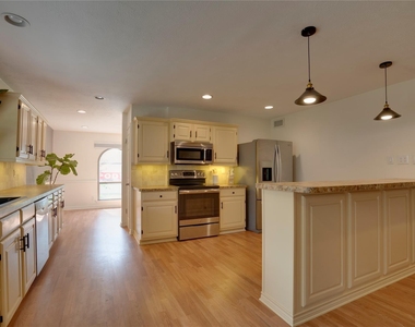 8515 Londonderry Lane - Photo Thumbnail 11