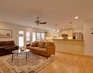 8515 Londonderry Lane - Photo Thumbnail 14
