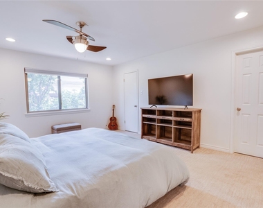 8515 Londonderry Lane - Photo Thumbnail 18