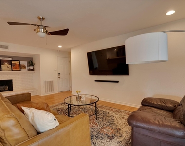 8515 Londonderry Lane - Photo Thumbnail 15