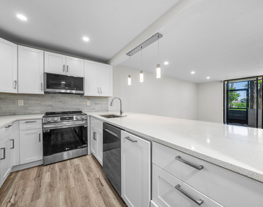 5190 Las Verdes Circle - Photo Thumbnail 17