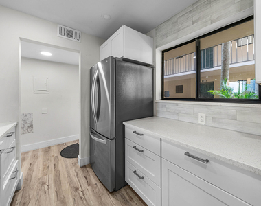 5190 Las Verdes Circle - Photo Thumbnail 18