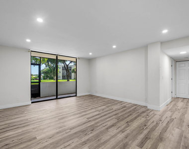 5190 Las Verdes Circle - Photo Thumbnail 3